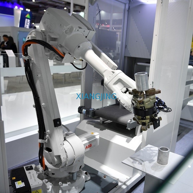 Occasion de pistolage a utilisé le robot IRB4400 d'ABB l'axe du bras 6 de robot de pistolage