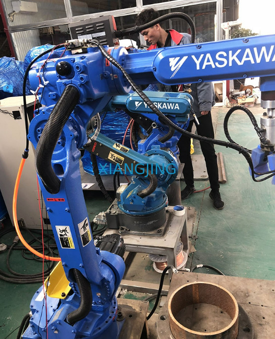 Axe du robot de soudure de Yaskawa d'occasion AR1440 6 avec la charge utile 12kg avec le système de soudure